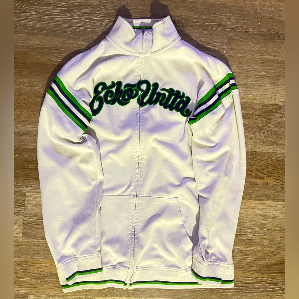 I'm selling green and white sweater the brand is Ecko unlimited